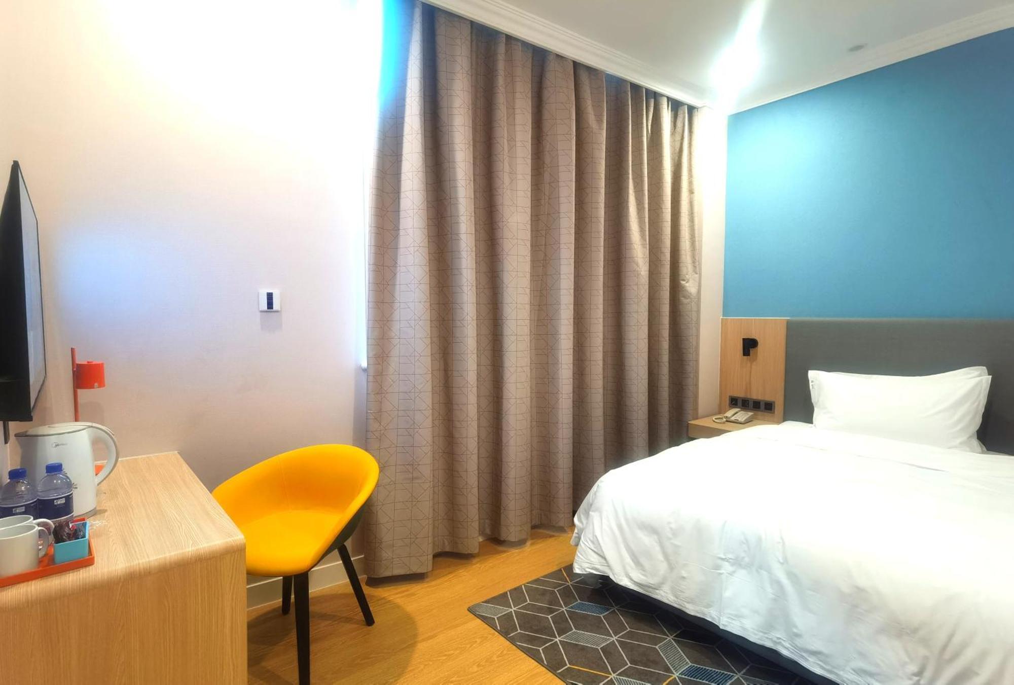 Отель Express Tianfu Square By Ihg - Chunxi Road And Kuanzhai Alley Чэнду