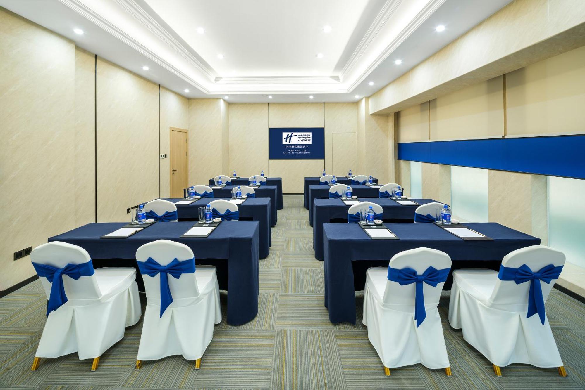 Express Tianfu Square By Ihg - Chunxi Road And Kuanzhai Alley โรงแรม 4*