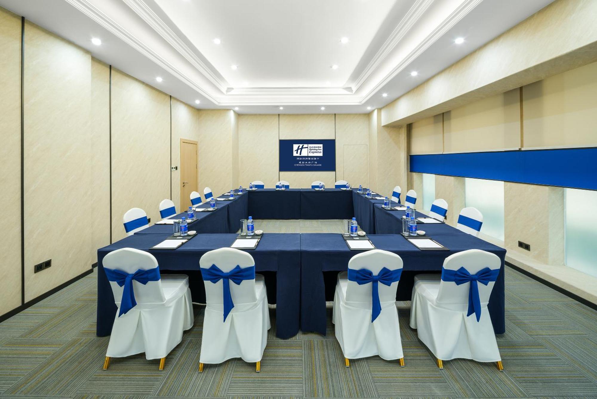 โรงแรม Express Tianfu Square By Ihg - Chunxi Road And Kuanzhai Alley